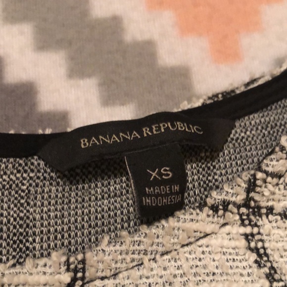 Banana Republic Square Patterned Top Size XS - Picture 2 of 10
